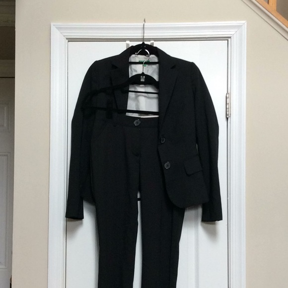 United Colors of Benetton Suit - Picture 1 of 5